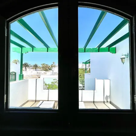 Апартаменти Family Apartment,wifi,pool,near The Beach Puerto Del Carmen Пуерто-дель-Кармен