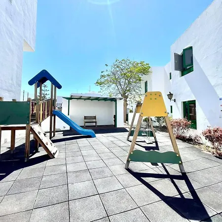 Апартаменти Family Apartment,wifi,pool,near The Beach Puerto Del Carmen Пуерто-дель-Кармен